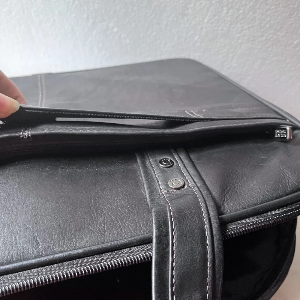 Kenneth Cole Reaction black genuine leather business/laptop bag
